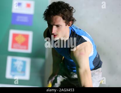 TOULOUSE, FRANCE - 28 NOV 2019 : Adam Ondra au cours de la qualification des hommes de l'Escalade Escalade Sports Tournoi de Qualification Olympique de combiné à Toulouse, France (Photo crédit : Mickael Chavet) Banque D'Images