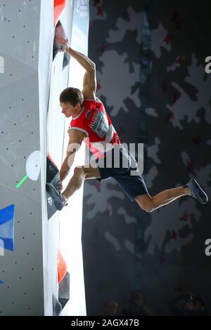 TOULOUSE, FRANCE - 28 NOV 2019 : Aleksey Rubtsov au cours de la qualification des hommes de l'Escalade Escalade Sports Tournoi de Qualification Olympique de combiné à Toulouse, France (Photo crédit : Mickael Chavet) Banque D'Images