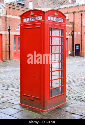 K6 Téléphone fort, Répertorié, catégorie II, l'ancienne caserne, Albion Square, Salford, Manchester Banque D'Images