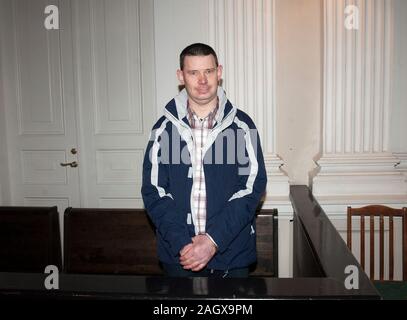 Real I.R.A états Michael Campbell qui se présentent au tribunal à Vilnius la tentative d'acheter des armes des agents de sécurité en 2007. Banque D'Images