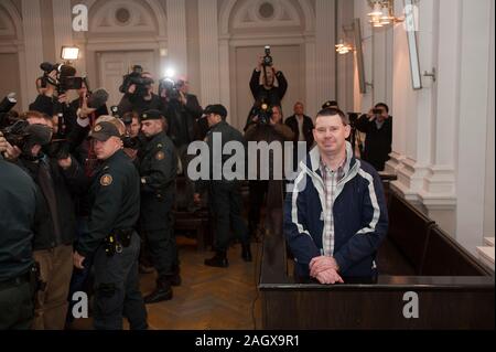 Real I.R.A états Michael Campbell qui se présentent au tribunal à Vilnius la tentative d'acheter des armes des agents de sécurité en 2007. Banque D'Images