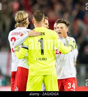 La jubilation finale K, vr Noah KATTERBACH (K), Benno SCHMITZ (K), goalwart Timo corne, Sebastiaan BORNAUW (K) Soccer 1.Bundesliga, 17e journée, le FC Cologne (K) - Werder Brême (HB) 1-0, le 21 décembre 2019 dans Koeln/Allemagne. ¬ | conditions dans le monde entier Banque D'Images