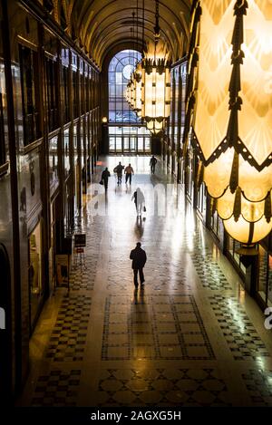 À l'Arcade Fisher Building, un gratte-ciel historique situé au 3011 West Grand Boulevard, dans le nouveau centre Salon de Detroit. Les 30 étages buil Banque D'Images