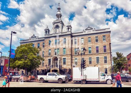 Montréal, Canada - Juin 2018 : bâtiment historique de la bibliothèque publique de Plateau Mont Royal à Montréal, Québec, Canada. Banque D'Images