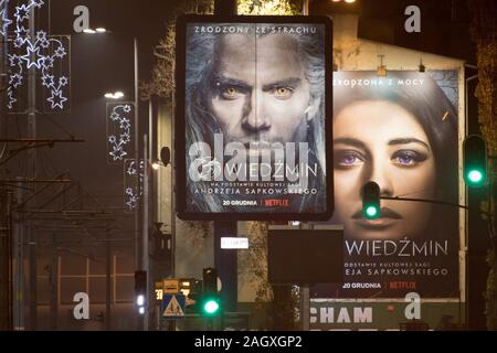 Bilboard avec Henry Cavill Geralt de Rivia comme personnage principal de The Witcher (Wiedzmin) prochains American drama fantasy séries de télévision web Banque D'Images