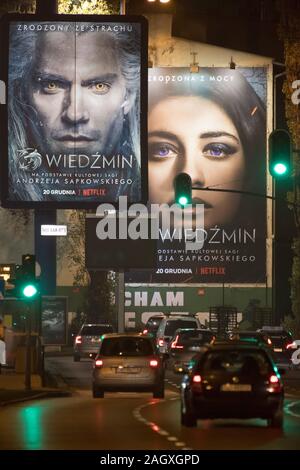 Bilboard avec Henry Cavill Geralt de Rivia comme personnage principal de The Witcher (Wiedzmin) prochains American drama fantasy séries de télévision web Banque D'Images