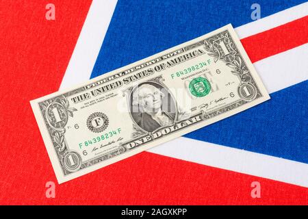 US $1 billets / factures & Union Jack. Pour l'US Dollar exchange rate concept, l'économie des Etats-Unis, US UK exportations, balance des paiements US UK, US Maison de l'argent. Banque D'Images