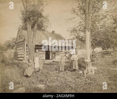 Meubles anciens 1890 photographie, "famille et maison dans l'état de New York près de Binghamton." Source : photographie originale Banque D'Images