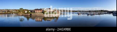 Kinsale harbour, dans le comté de Cork, en Irlande, le calme d'un après-midi d'hiver Banque D'Images