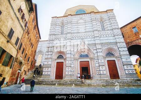 Sienne, Italie - 03 mars, 2019 : Baptistère de San Giovanni, un imposant monument de la ville, visité par les touristes du monde entier Banque D'Images
