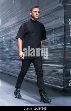 Zagreb, Croatie - le 26 octobre 2019 : Un designer de mode nommé Spirit par T.B sur les podiums à la mode bipa.hr fashion show à Zagreb, Croatie. Banque D'Images
