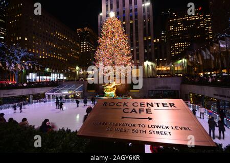 Arbre de Noël au Rockefeller Center, New York City, États-Unis Banque D'Images