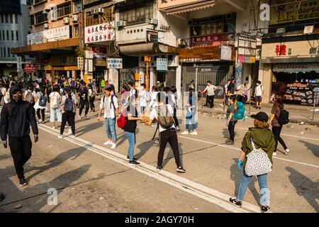 - Novembre 2019, HongKong : chaîne humaine des jeunes / démonstration / manifestants à l'émeute au cours de la 2019 Anti-Government / Pro-Democracy protestations, une série de démonstrations à Hongkong Banque D'Images