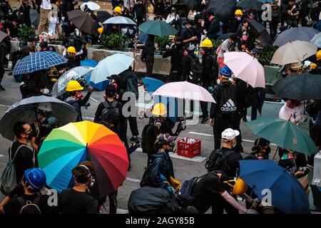 Novembre 2019 - Hong Kong, Hong Kong : manifestants sur Nathan Road pendant l 2019 / Anti-Government Pro-Democracy protestations, une série de démonstrations à Hongkong Banque D'Images