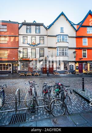 Le célèbre Pub volontaire de la Marine royale dans King Street, Bristol, Avon, Royaume-Uni le 21 décembre 2019 Banque D'Images