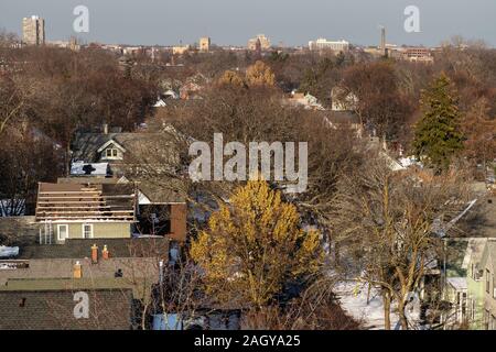 Rochester, New York, USA. 21 Décembre, 2019. Vue aérienne du quartier de Highland comté de Monroe , NY avec la ville de Rochester dans l'iof dist Banque D'Images