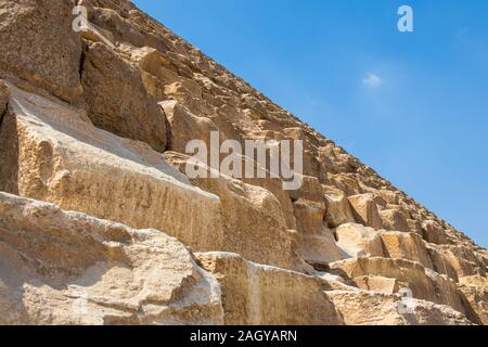 Détail de blocs de pierre de la grande pyramide de Gizeh, pyramide de Chéops près du Caire Egypte Banque D'Images