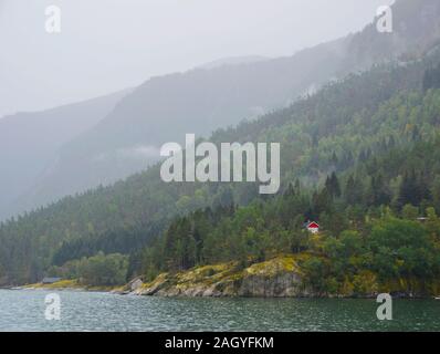 Solvorn est un village de la municipalité de Luster. C'est un cadre idyllique de vacances de pêche et de navigation de la ville. Banque D'Images