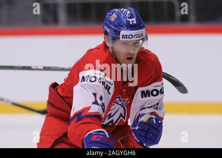 Trinec, République tchèque. Dec 22, 2019. Jakub Lauko (CZE) en action lors d'un match préliminaire La République tchèque contre la Slovaquie avant le championnat mondial junior 2020 Championnat du Monde de Hockey sur glace, à Trinec, en République tchèque, le dimanche, Décembre 22, 2019. Crédit : Petr Sznapka/CTK Photo/Alamy Live News Banque D'Images