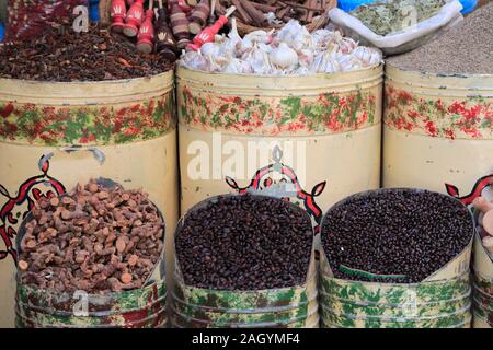 Marché aux épices, le Souk, Mellah, ancien quartier juif, Marrakech, Marrakech, Maroc, Afrique du Nord Banque D'Images