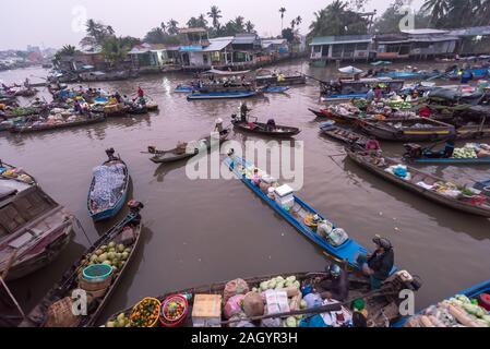 CAN Tho, Viet Nam .11 févr. 2018.Phong Dien marché flottant très célèbre dans le delta du Mékong Banque D'Images