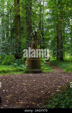 Le Perthshire en Écosse - 10 septembre 2019 : Statue de Diane chasseresse dans Diana's Grove dans le parc du château de Blair, le Royaume-Uni le 10 septembre, 2019 Banque D'Images