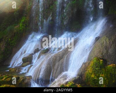 Cascade dans la réserve naturelle El Nicho Banque D'Images