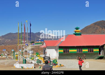 La frontière internationale entre l'Inde et la Chine à la pass bum, bum à haute altitude la pass est situé dans le district de Tawang, de l'Arunachal Pradesh en Inde Banque D'Images