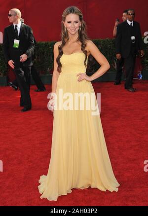 Jennifer Love Hewitt- 61e Primetime Emmy Awards au Nokia Theatre de Los Angeles.LoveHewittJennifer 82 Red Carpet Event, Vertical, USA, Film Indus Banque D'Images
