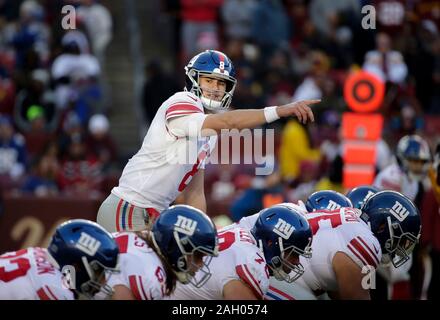Décembre 22, 2019 : New York Giants QB (8) Daniel Jones souligne une défense en vertu du centre au cours d'un match de football américain NFL entre les Redskins de Washington et les Giants de New York au FedEx Field à Landover, MD. Justin Cooper/CSM Banque D'Images