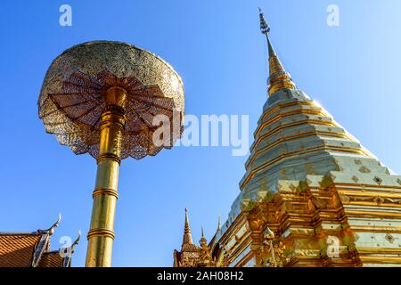 À la Pagode Wat Phra That Doi Suthep un temple bouddhiste et célèbre destination touristique à Chiang Mai, Thaïlande du nord Banque D'Images