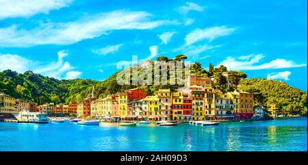 Panorama historique de luxe Portofino. Village et à Little Bay Yacht Harbour. Ligurie, Italie Banque D'Images