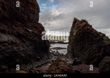 Cushendun Cave en Irlande du Nord, le comté d'Antrim, qui a été utilisé comme lieu de tournage dans Game of Thrones série TS. Banque D'Images