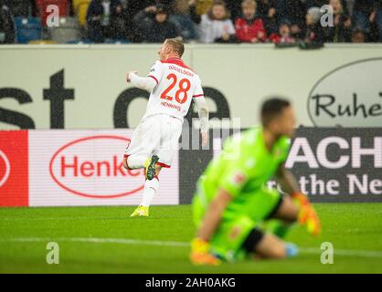 Jubilation Rouwen HENNINGS l. (D) après son but à 1 : 0, l'avant est goalwart GIKIEWICZ Rafal (UB), Soccer 1. Bundesliga, 17e journée, Fortuna Dusseldorf (D) - Union Berlin (UB), le 22 décembre 2019 à Düsseldorf/Allemagne. ¬ | conditions dans le monde entier Banque D'Images