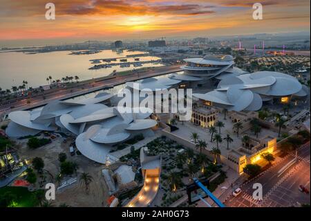 Vue aérienne de la Qatar National Museum tôt le matin Banque D'Images
