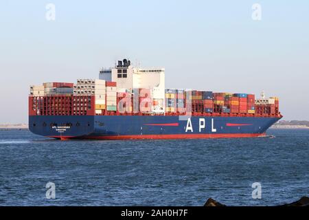Le porte-conteneurs APL Savannah arrive le 30 octobre 2019 dans le port de Rotterdam. Banque D'Images