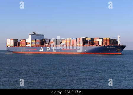 Le porte-conteneurs APL Savannah arrive le 30 octobre 2019 dans le port de Rotterdam. Banque D'Images