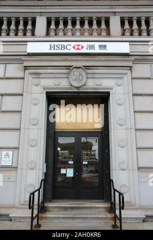 NEW YORK, USA - 1 juillet 2013 : Banque HSBC dans Chinatown, New York, USA. HSBC est l'un des plus grands groupes bancaires, la détention d'actifs de 2,69 billions de dollars dans le monde entier Banque D'Images