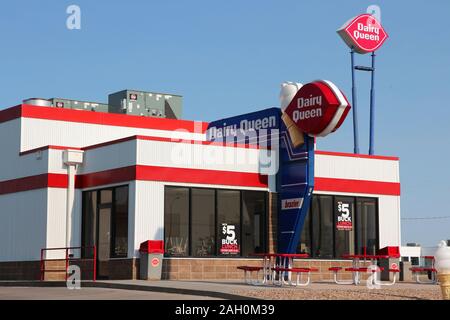 GOODLAND, USA - 25 juin 2013 : restaurant Dairy Queen à Goodland (Kansas). La crème glacée de Dairy Queen et de restaurants à service rapide ont 6 400 endroits dans le Banque D'Images