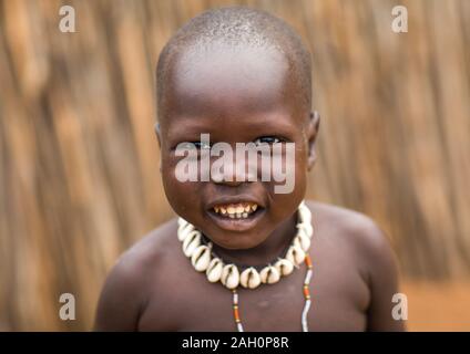 Portrait of a smiling Larim tribe boy, Boya, montagnes Imatong, au Soudan du Sud Banque D'Images