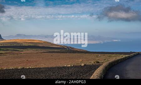 Belle vue aérienne de l'île de Lanzarote du Mirador del Rio, Îles Canaries, Espagne Banque D'Images