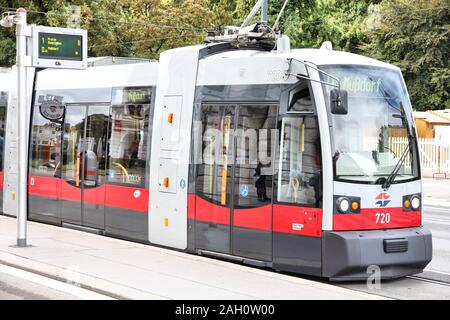 Vienne - 9 SEPTEMBRE : ride un tram le 9 septembre 2011 à Vienne. Avec 172km de longueur totale, réseau de tramway de Vienne est parmi les plus importants au monde. Je Banque D'Images