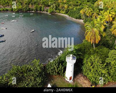 Plage Guadeloupe drone le coucher du soleil. Vue aérienne de la baie du Port de Marigot. Banque D'Images