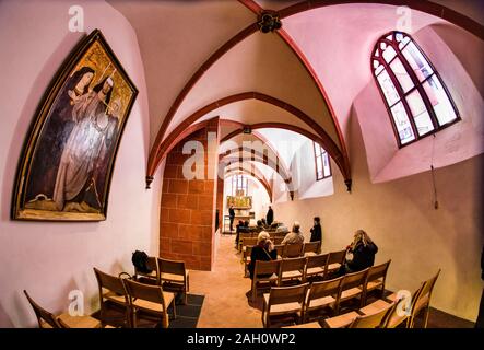 23 décembre 2019, Hessen, Frankfurt/Main : remanié et rénové, l'Bartholomäus-Dom Wahlkapelle à Francfort. C'est là que les rois ont été élus depuis 1438 et depuis 1562 aussi les empereurs du Saint Empire Romain, de l'Allemand des Nations Unies. Dans un lieu de culte est la relique de l'apôtre Barthélémy. La calotte de l'apôtre est considéré comme l'un des plus précieuses reliques en Allemagne. Photo : Frank Rumpenhorst/dpa Banque D'Images