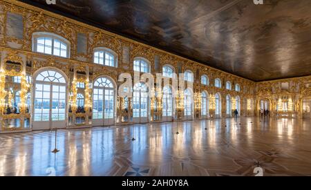 Tsarskoye Selo (Pouchkine), Saint-Pétersbourg, Russie - intérieur baroque doré du Palais Catherine, situé dans la ville de Tsarskoe selo. Banque D'Images