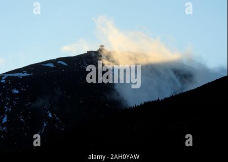 La montagne, Sniezka, dolnoslaskie, hiver, neige, nature, paysage magnifique, l'arrière-plan, pourrait, de beauté, bleu, climat, nuage, froid, froid, couverture, Banque D'Images