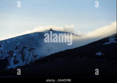 La montagne, Sniezka, dolnoslaskie, hiver, neige, nature, paysage magnifique, l'arrière-plan, pourrait, de beauté, bleu, climat, nuage, froid, froid, couverture, Banque D'Images