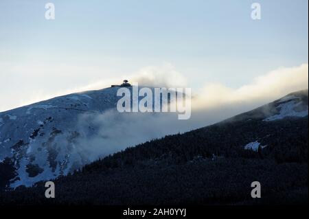 La montagne, Sniezka, dolnoslaskie, hiver, neige, nature, paysage magnifique, l'arrière-plan, pourrait, de beauté, bleu, climat, nuage, froid, froid, couverture, Banque D'Images