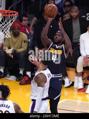 Los Angeles, United States. Dec 23, 2019. Denver Nuggets Paul Millsap col. de Los Angeles Lakers Kyle Kouzma au Staples Center de Los Angeles Dimanche, Décembre 22, 2019. Les nuggets a battu les Lakers 128-104. Photo par Jon SooHoo/UPI UPI : Crédit/Alamy Live News Banque D'Images