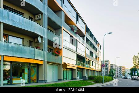 Bloc de bâtiments résidentiels appartement Vilnius reflex Banque D'Images